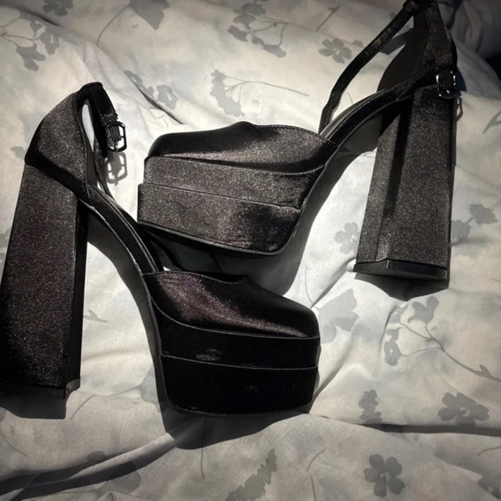 Chic Black Platform Heels